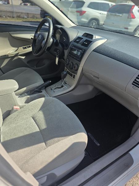 Toyota Corolla S 5-Speed MT 2012