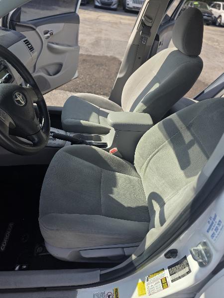Toyota Corolla S 5-Speed MT 2012