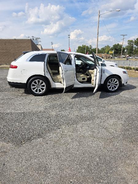 Lincoln MKT 3.5L with EcoBoost AWD 2016