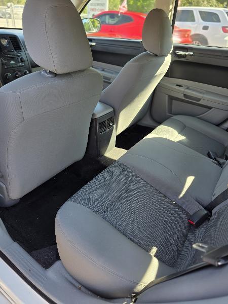 Chrysler 300 Base 2006