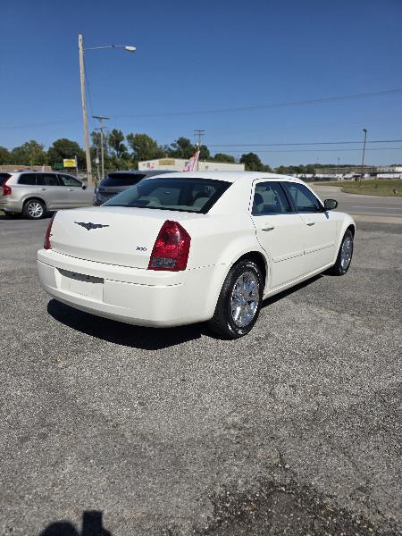 Chrysler 300 Base 2006