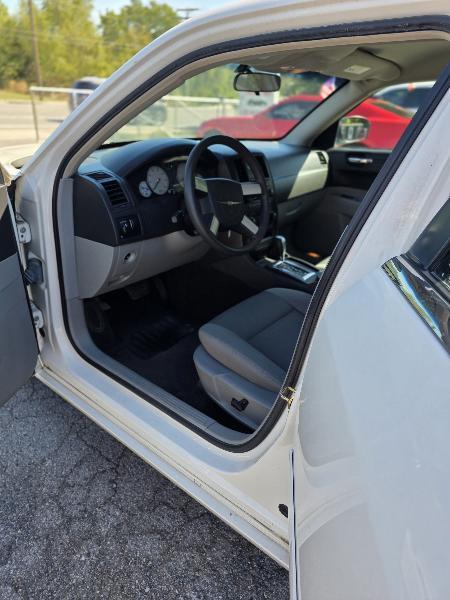 Chrysler 300 Base 2006