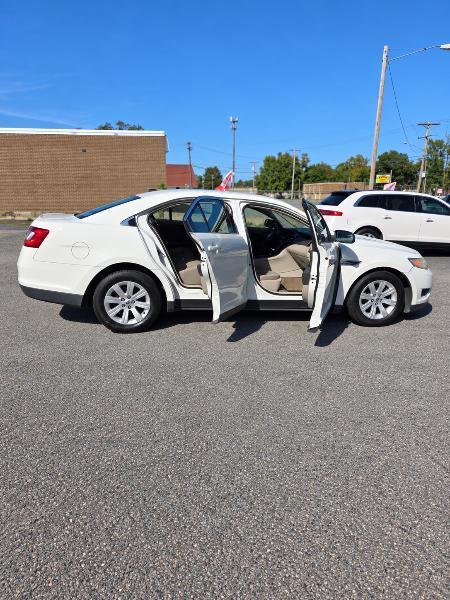 Ford Taurus SE FWD 2012