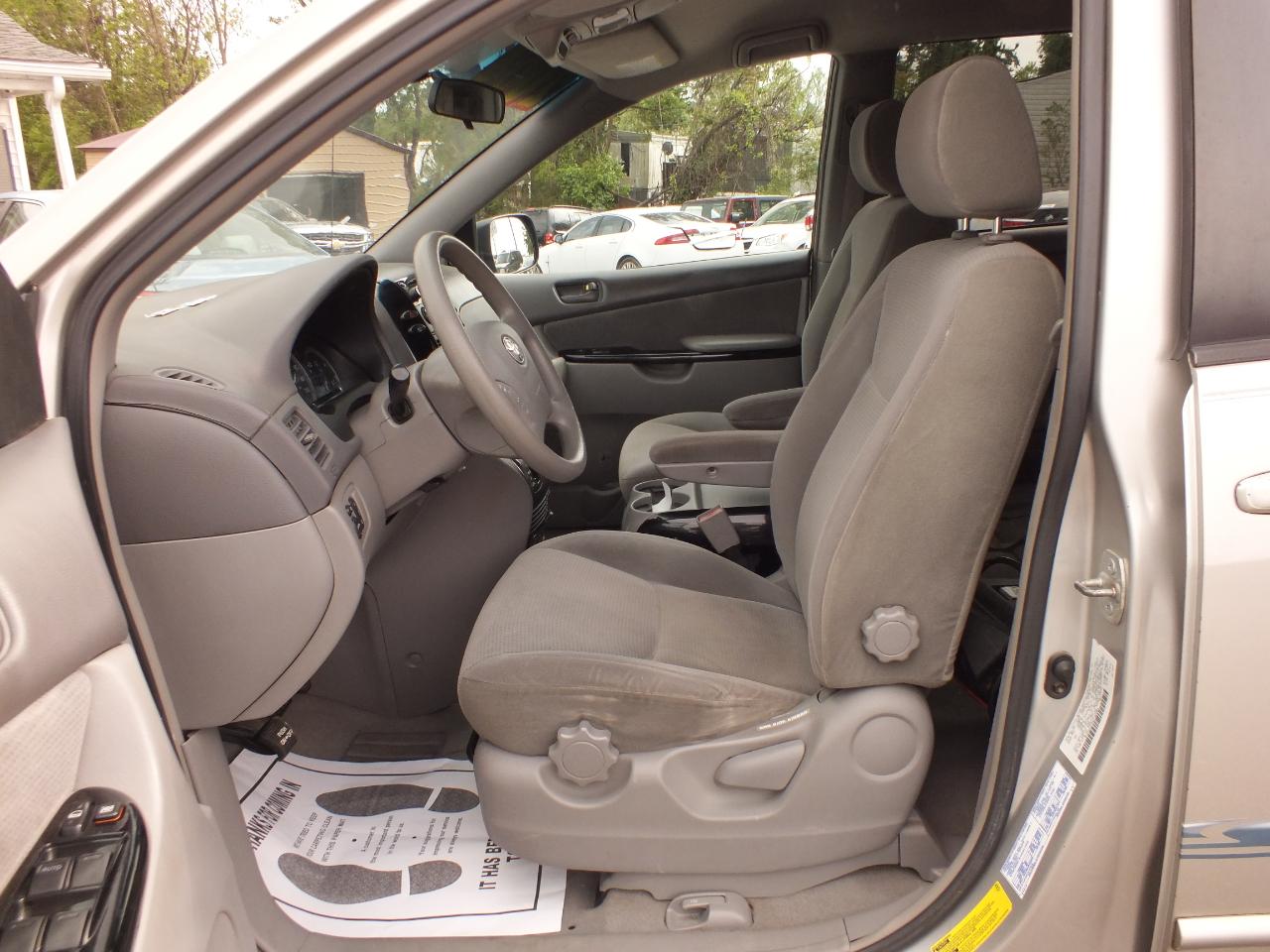 Toyota Sienna 5dr CE FWD 7-Passenger (Natl) 2004