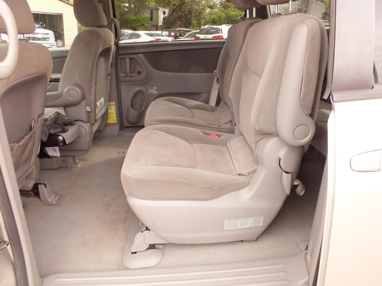 Toyota Sienna 5dr CE FWD 7-Passenger (Natl) 2004
