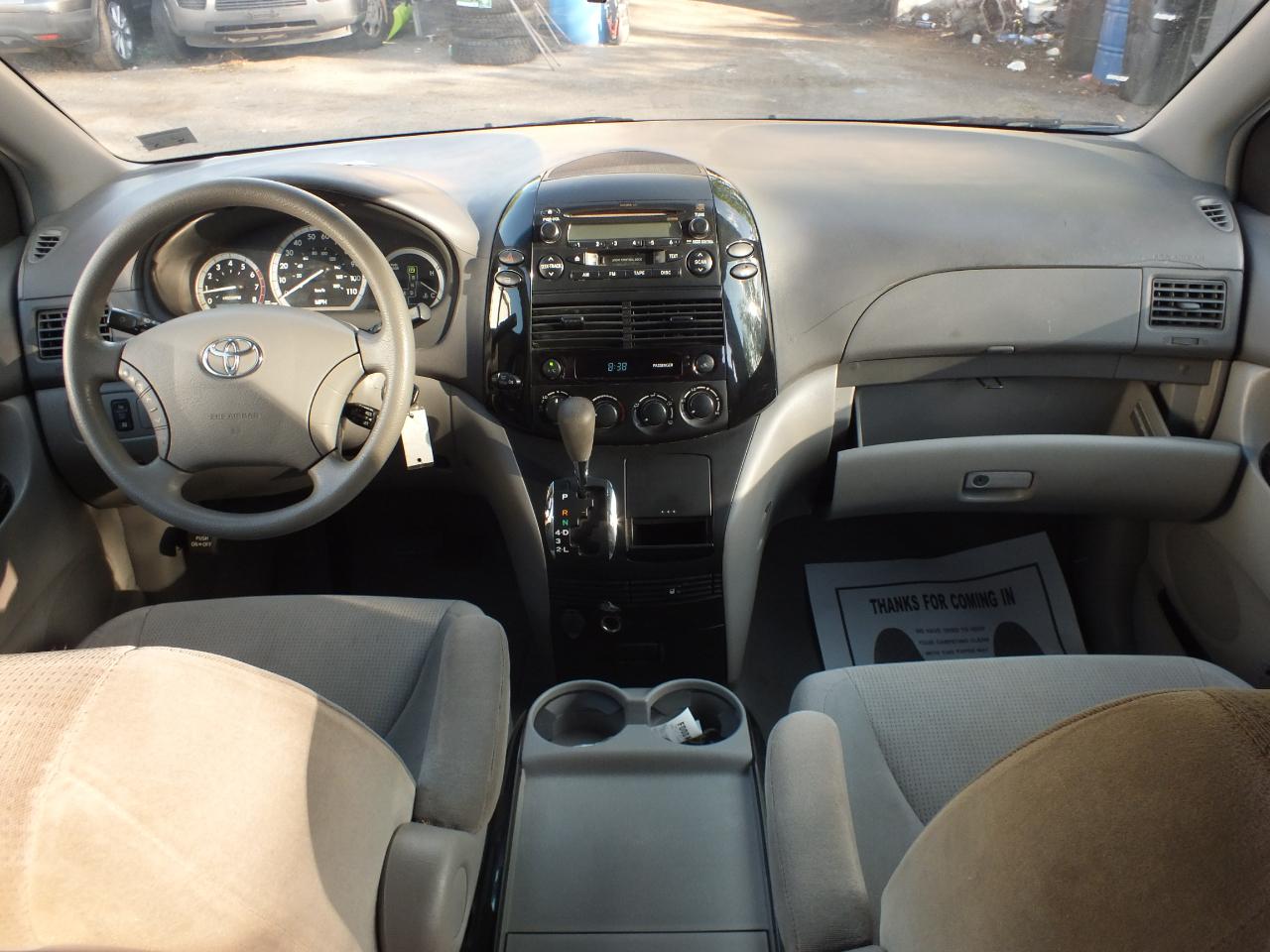 Toyota Sienna 5dr CE FWD 7-Passenger (Natl) 2004