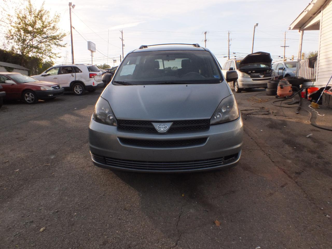 Toyota Sienna CE FWD Cargo Van (Natl) 2005