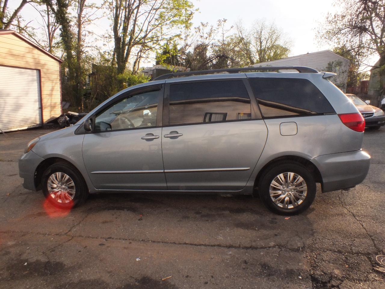 Toyota Sienna CE FWD Cargo Van (Natl) 2005