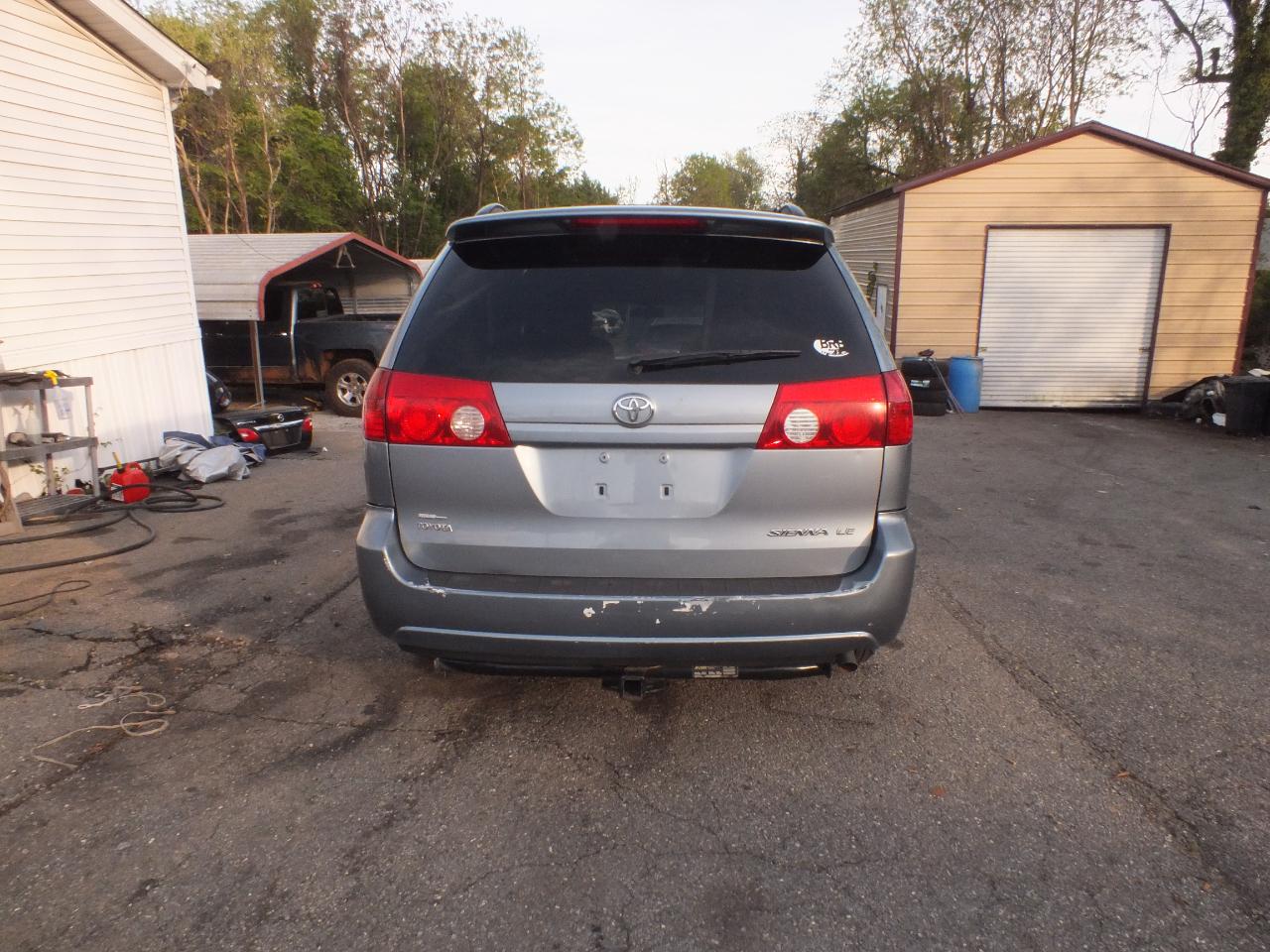 Toyota Sienna CE FWD Cargo Van (Natl) 2005