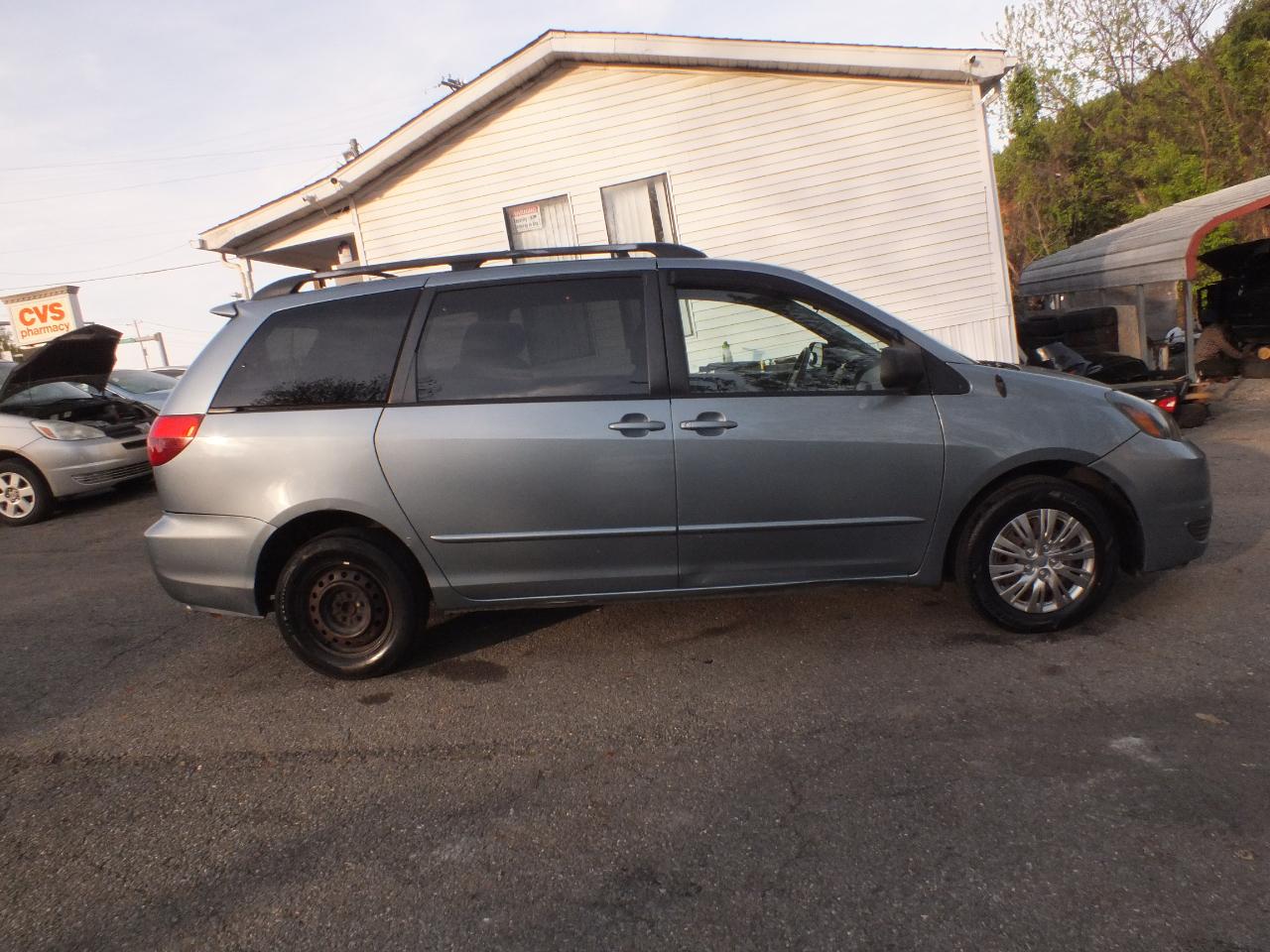 Toyota Sienna CE FWD Cargo Van (Natl) 2005