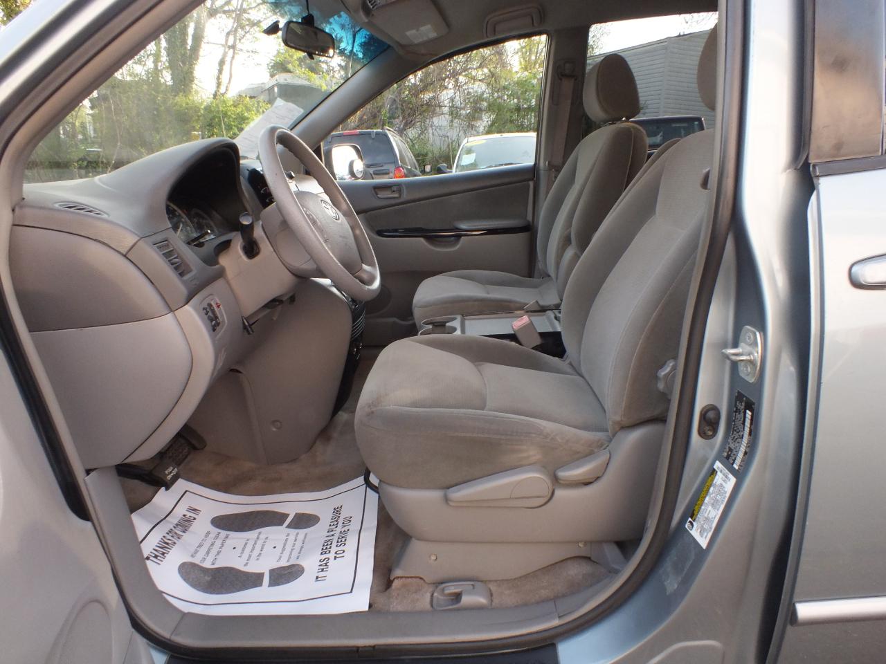 Toyota Sienna CE FWD Cargo Van (Natl) 2005