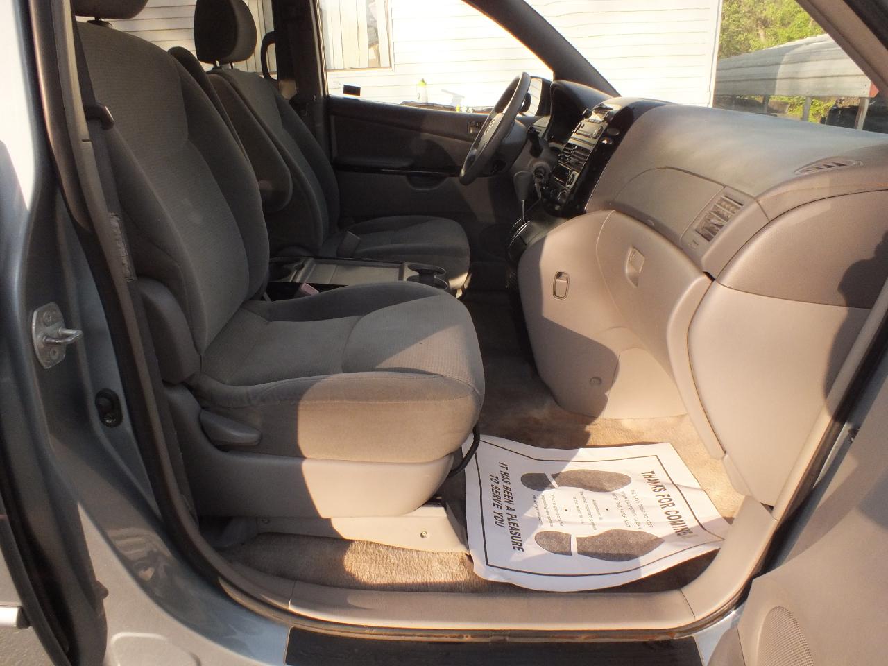 Toyota Sienna CE FWD Cargo Van (Natl) 2005