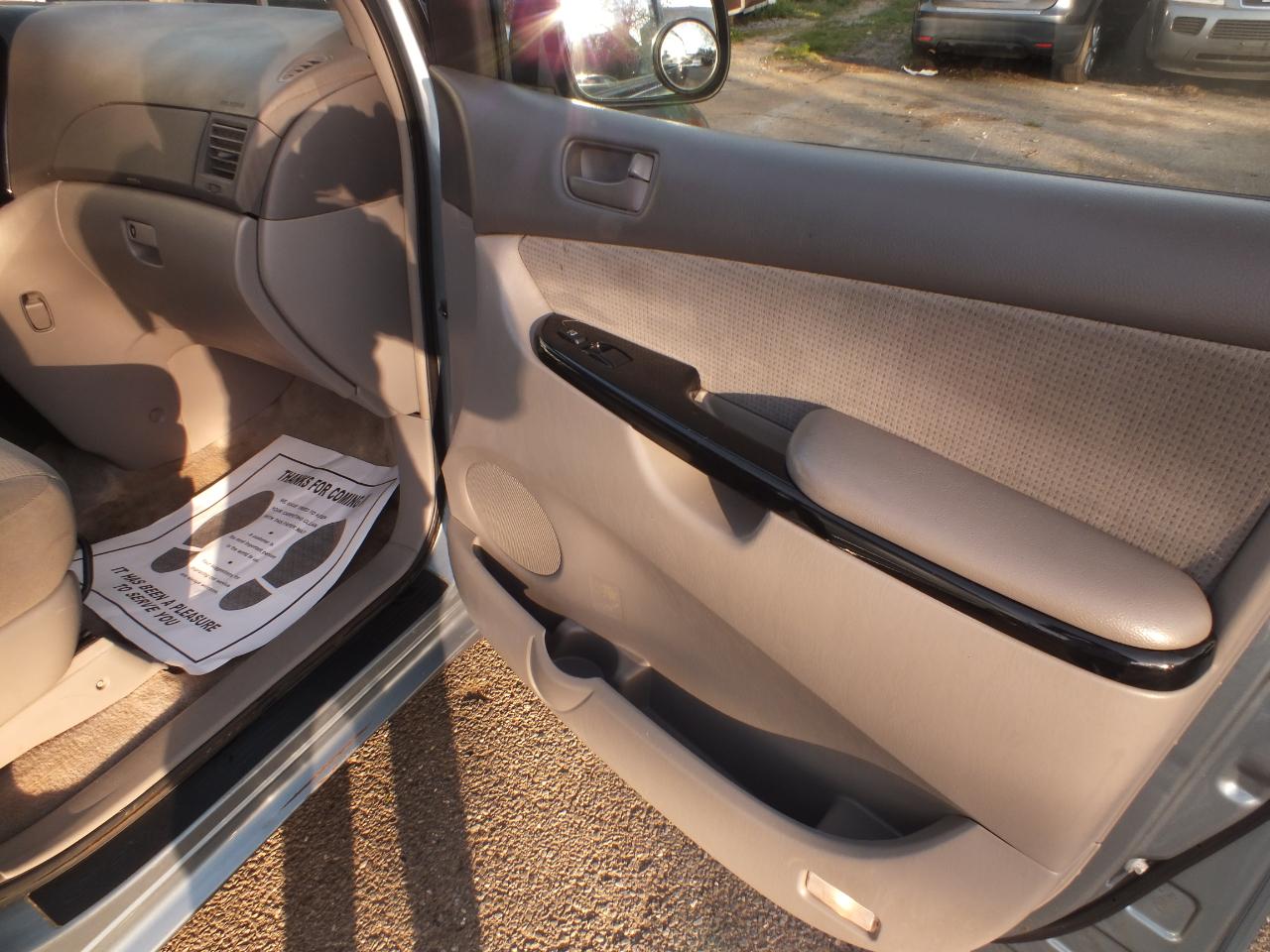 Toyota Sienna CE FWD Cargo Van (Natl) 2005