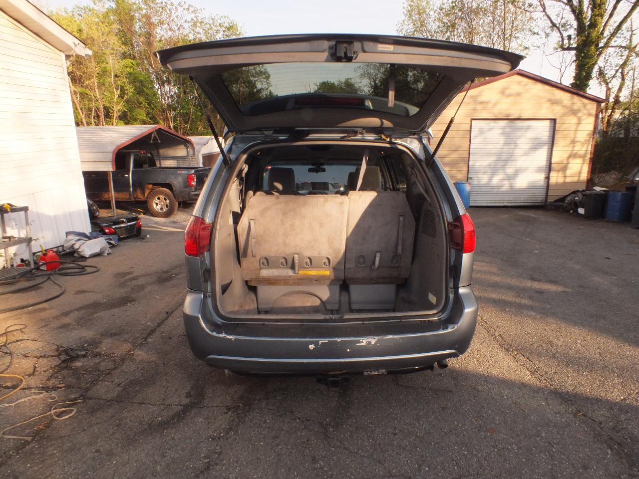 Toyota Sienna CE FWD Cargo Van (Natl) 2005