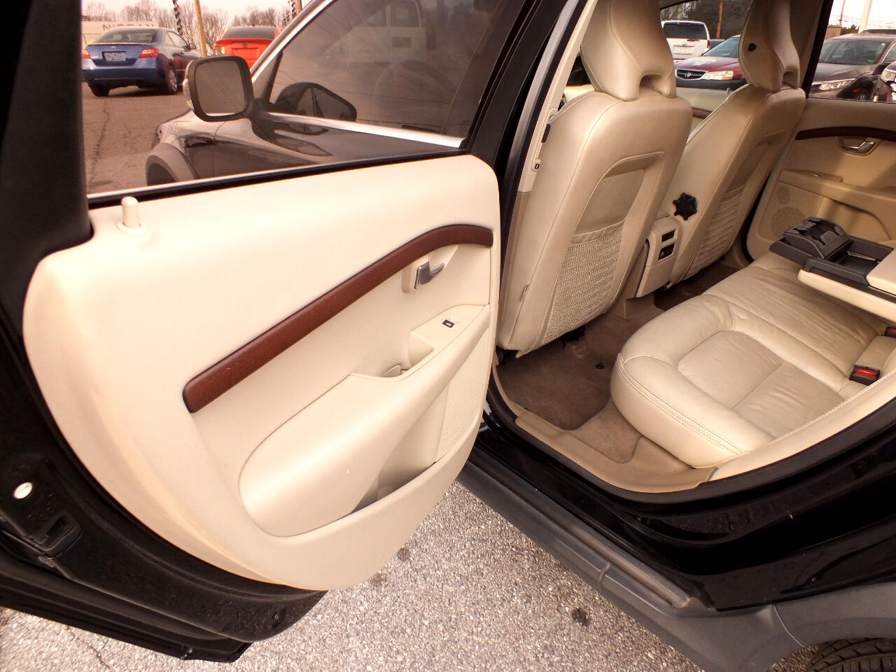 Volvo XC70 4dr Wgn 3.2L 2010