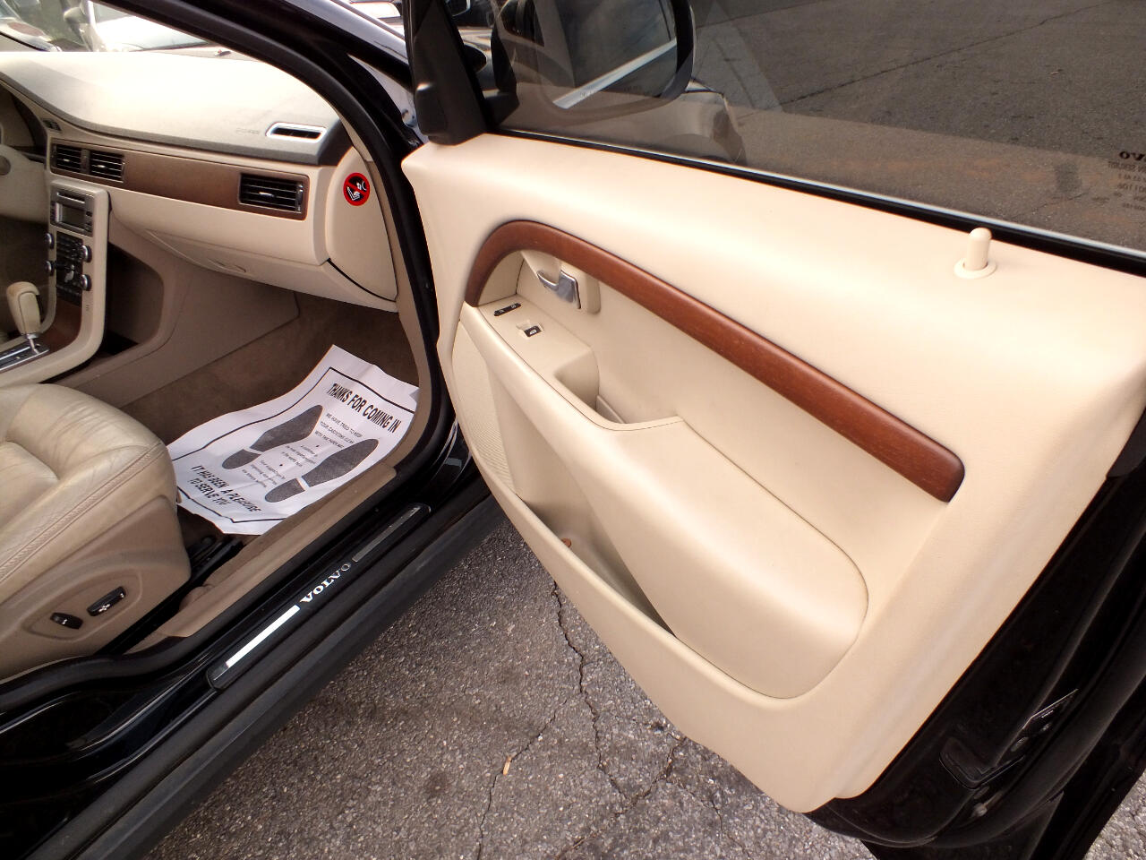 Volvo XC70 4dr Wgn 3.2L 2010