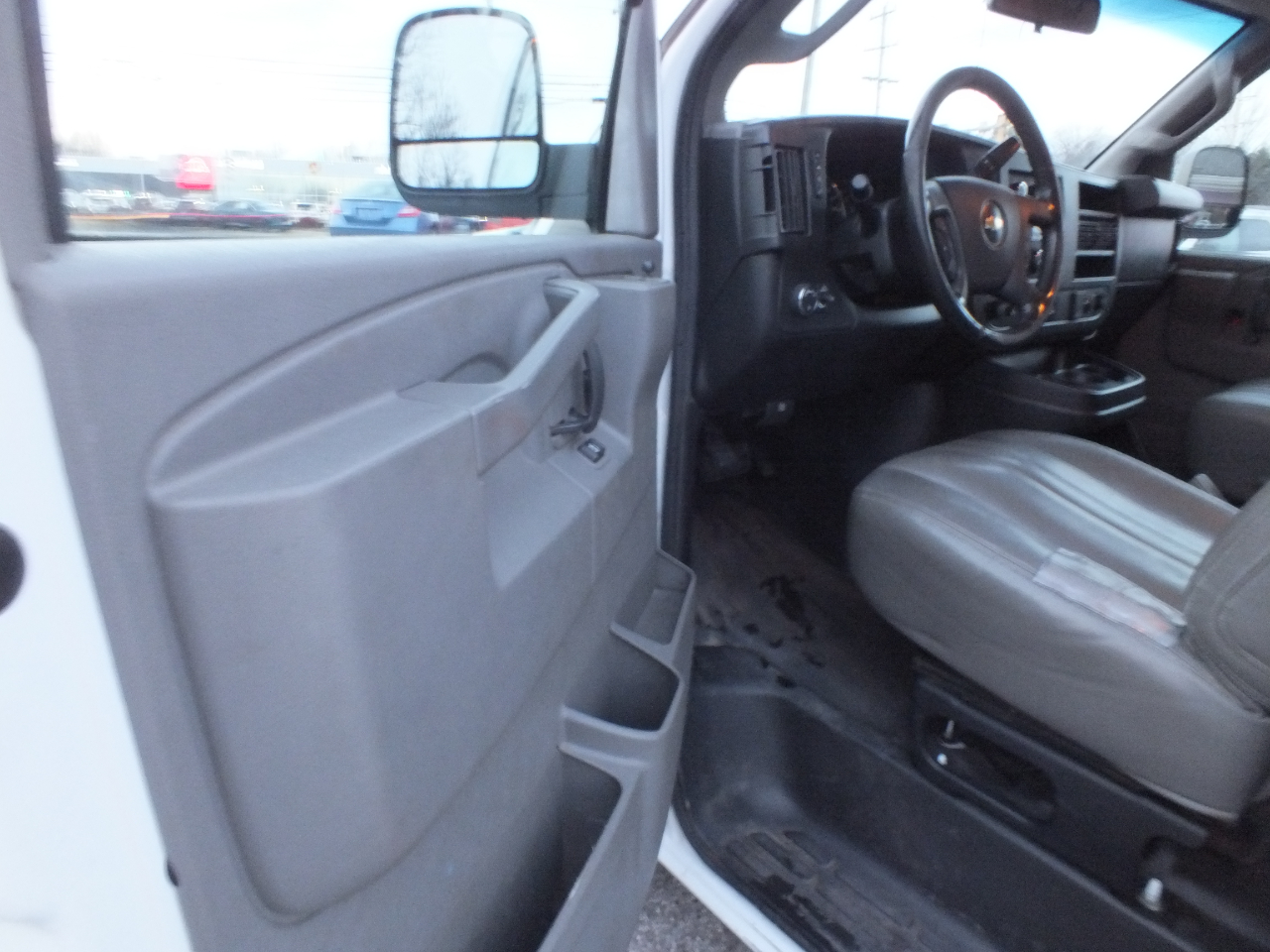 Chevrolet Express Cargo Van RWD 2500 135" 2020