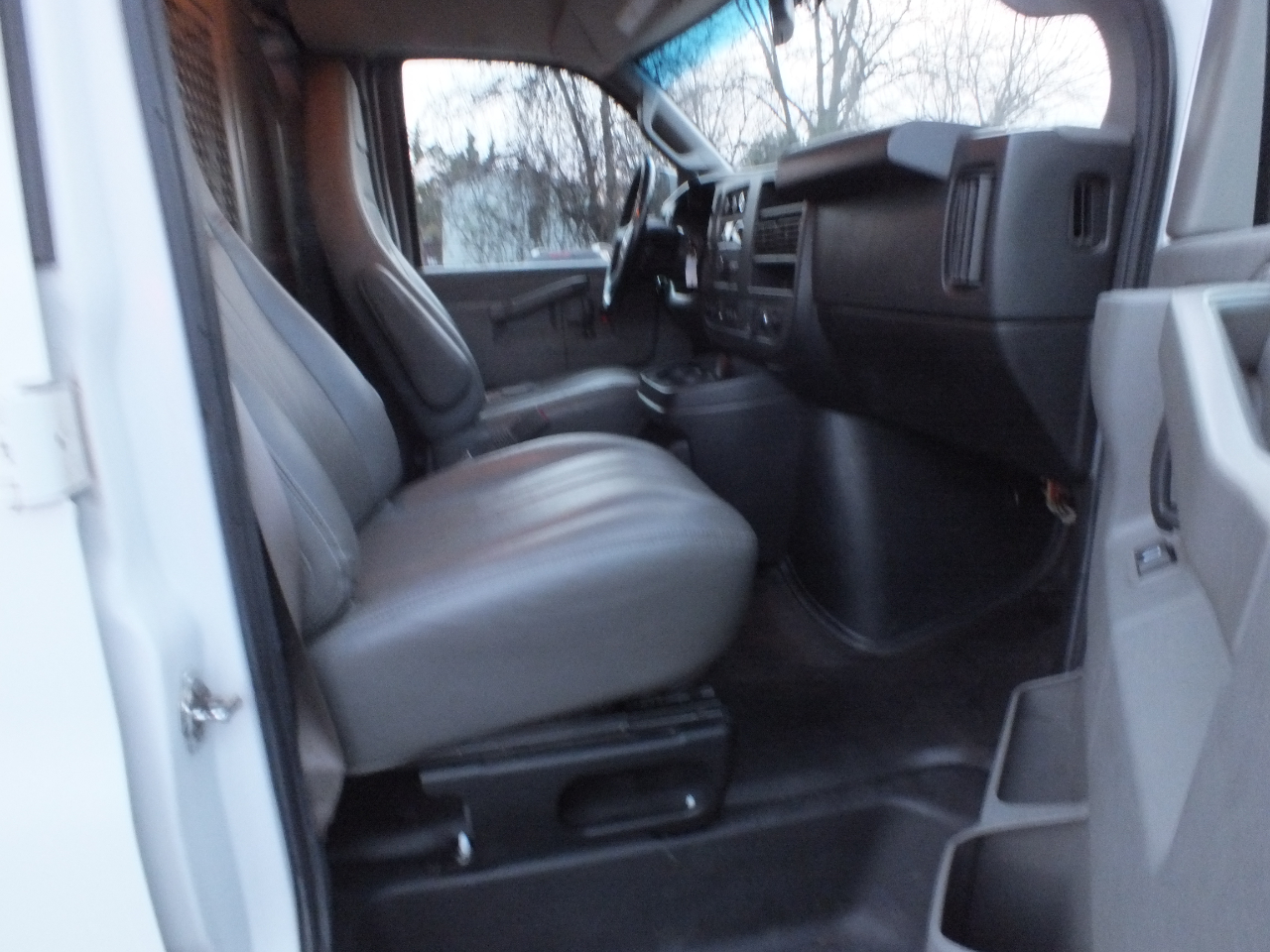 Chevrolet Express Cargo Van RWD 2500 135" 2020