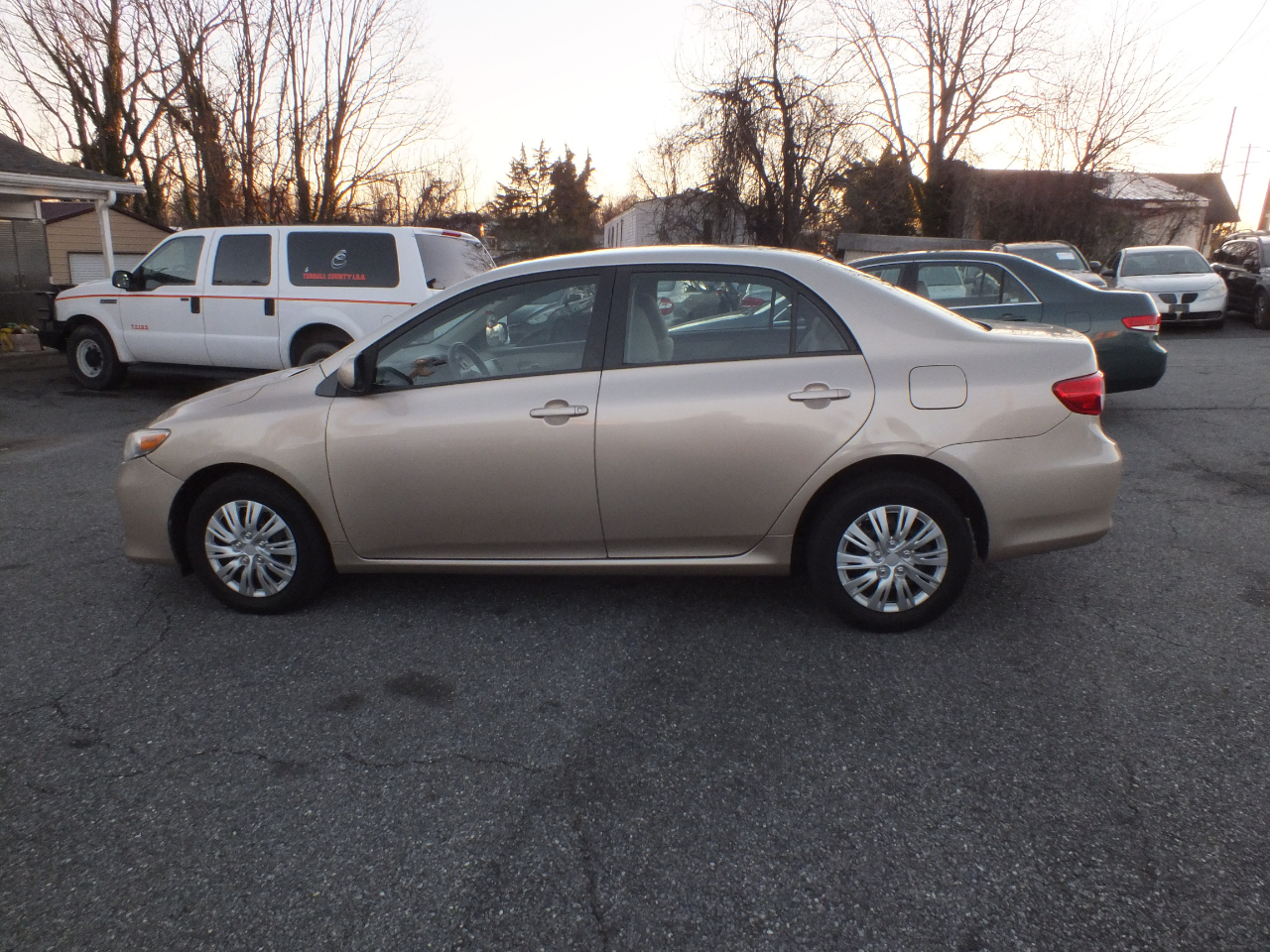 Toyota Corolla 4dr Sdn Auto LE (Natl) 2011