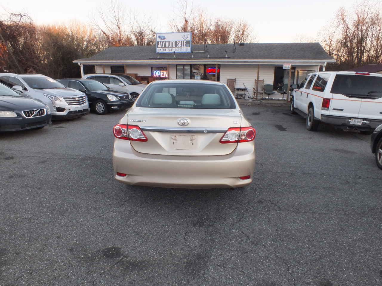 Toyota Corolla 4dr Sdn Auto LE (Natl) 2011