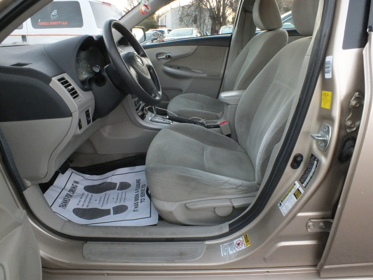 Toyota Corolla 4dr Sdn Auto LE (Natl) 2011