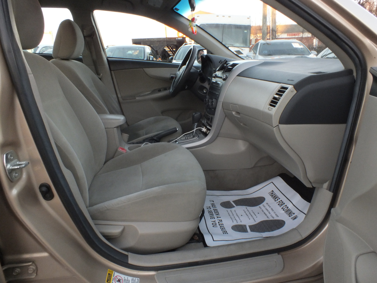 Toyota Corolla 4dr Sdn Auto LE (Natl) 2011