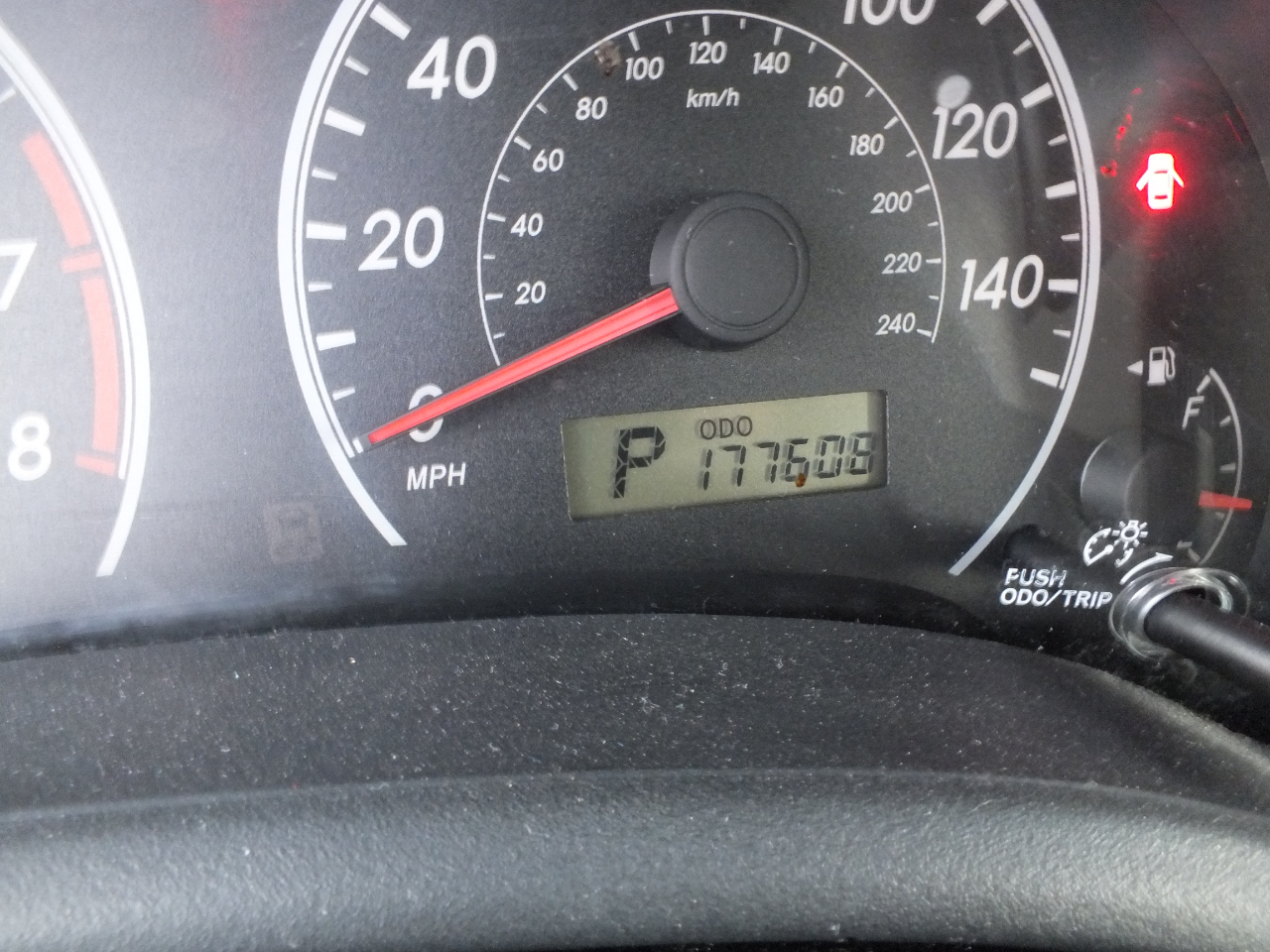 Toyota Corolla 4dr Sdn Auto LE (Natl) 2011