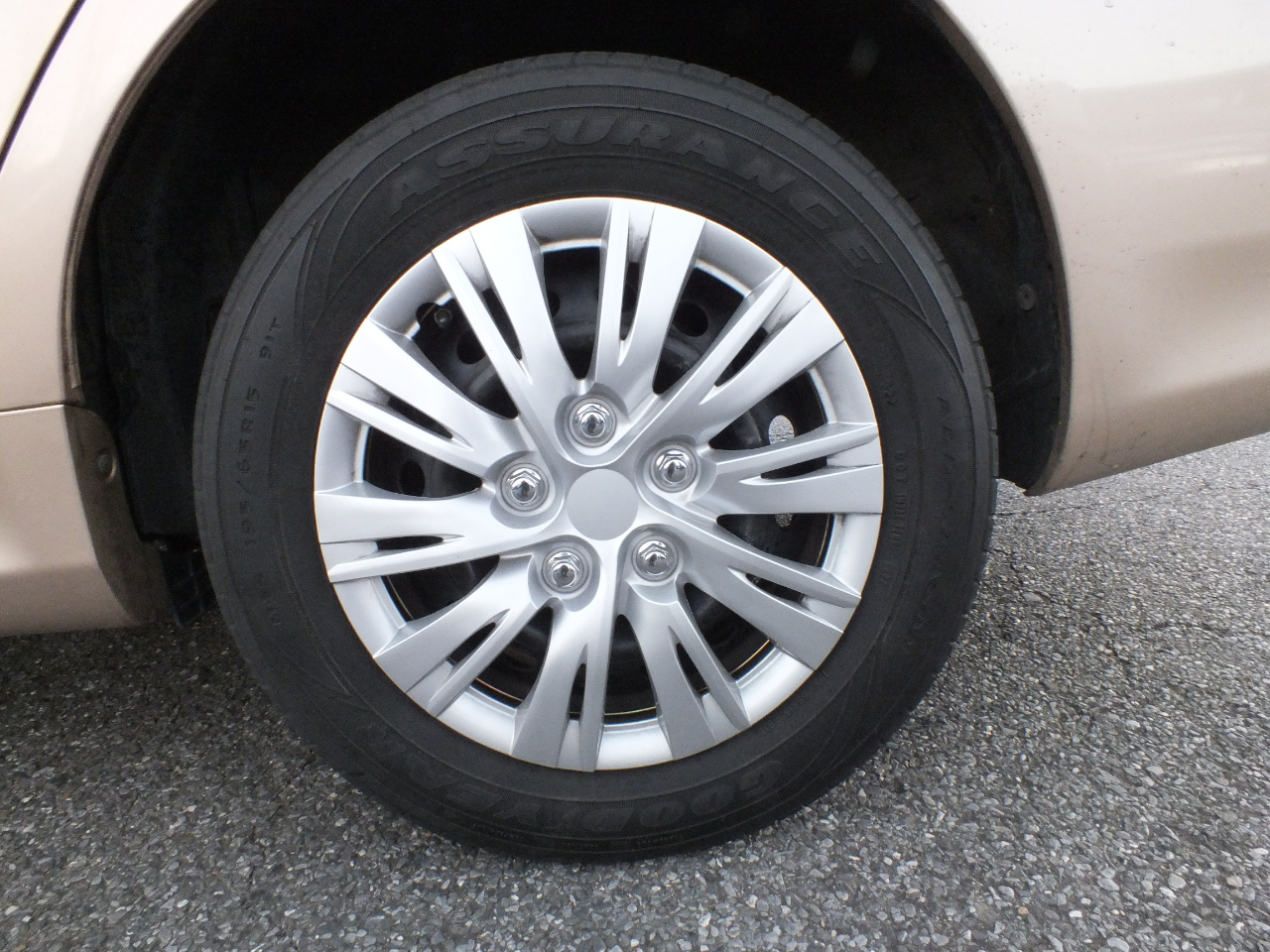 Toyota Corolla 4dr Sdn Auto LE (Natl) 2011