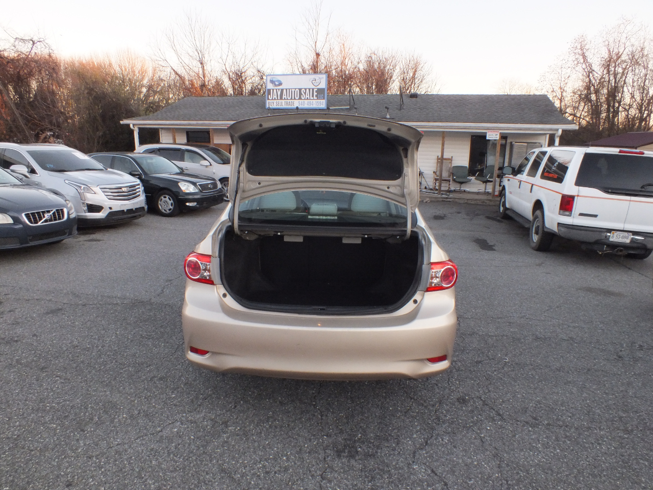 Toyota Corolla 4dr Sdn Auto LE (Natl) 2011