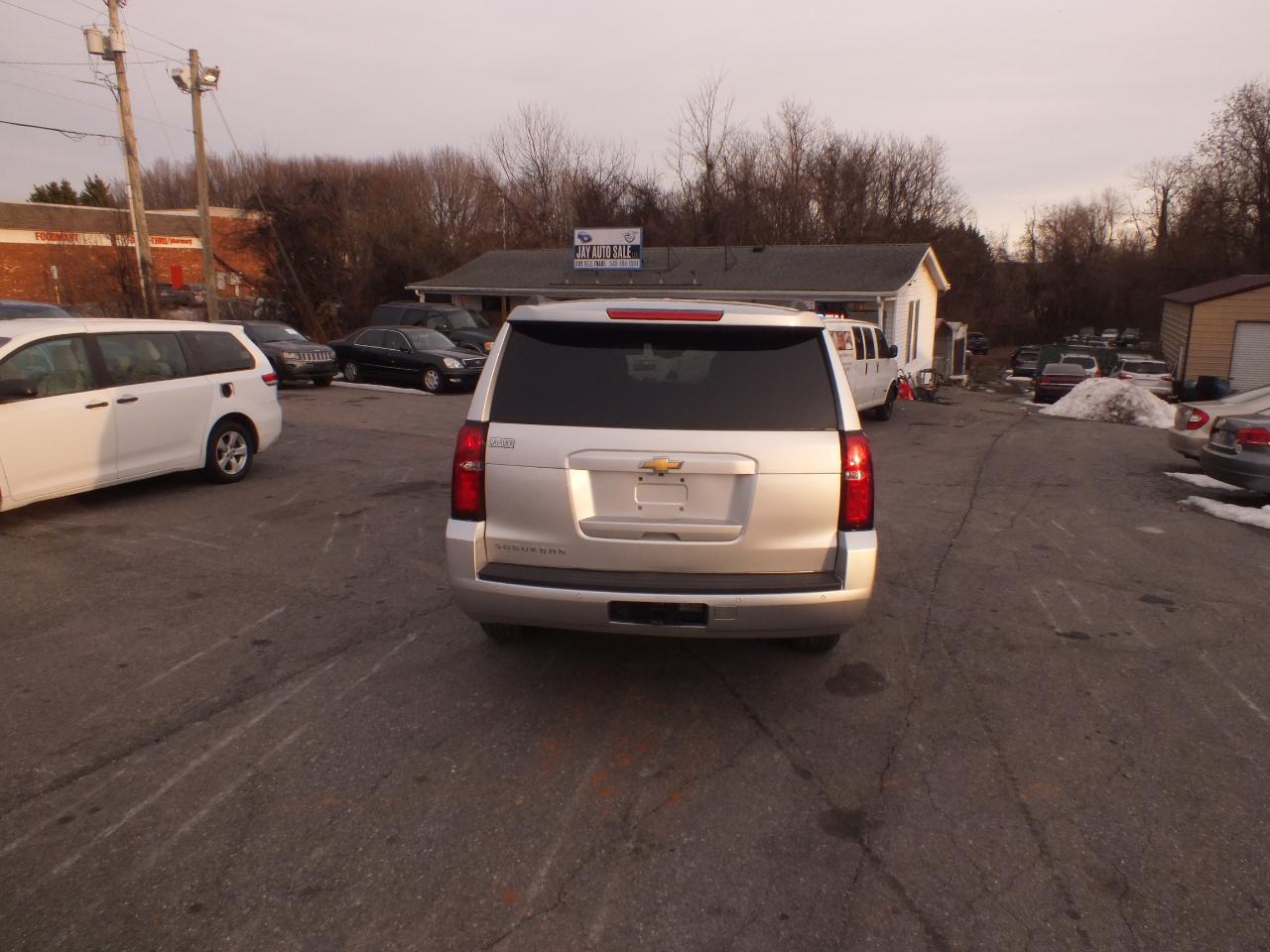 Chevrolet Suburban 4WD 4dr 1500 LT 2019