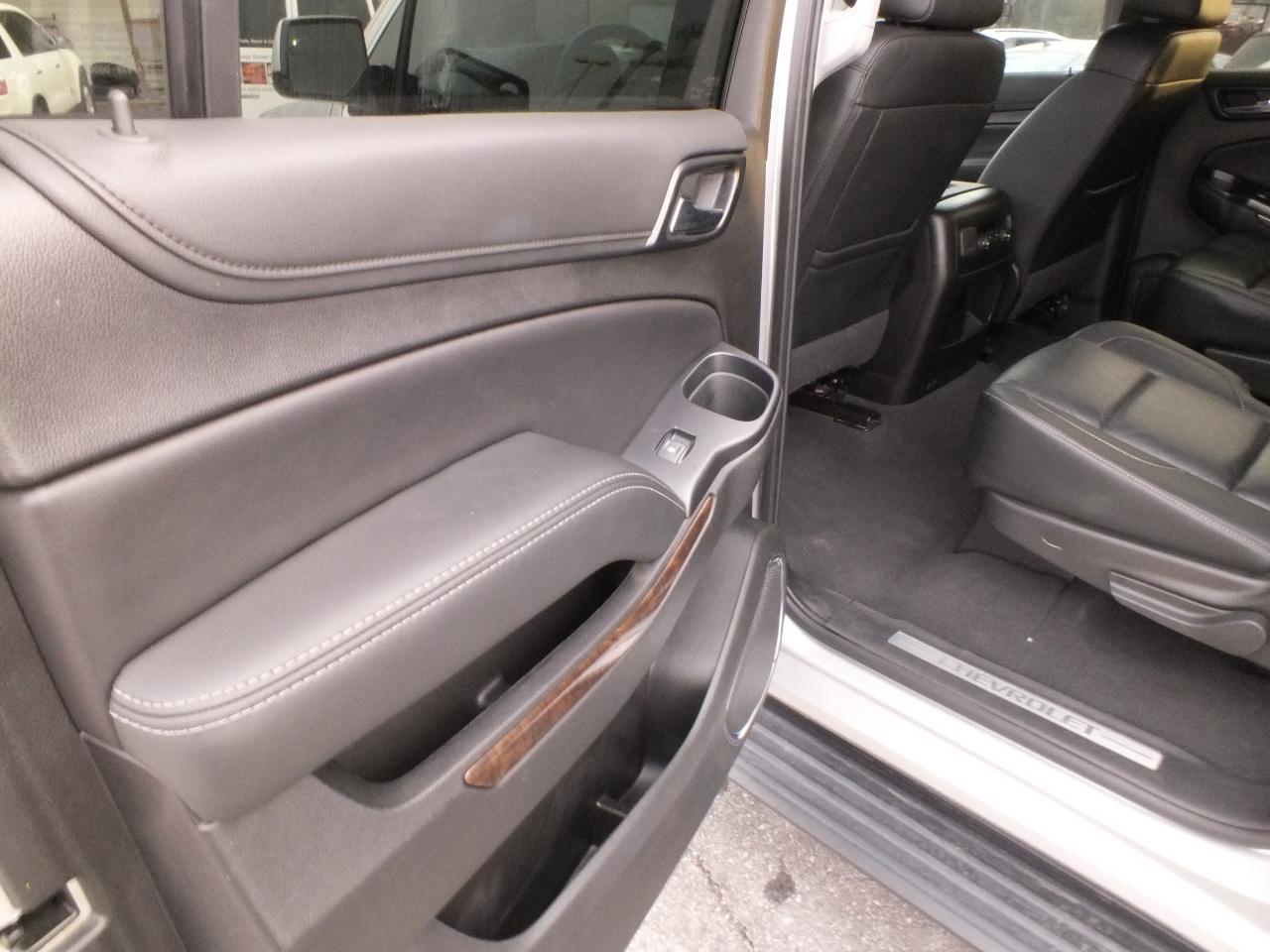 Chevrolet Suburban 4WD 4dr 1500 LT 2019