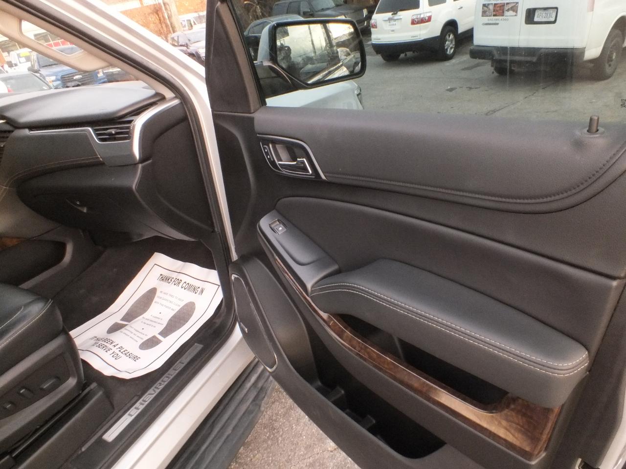 Chevrolet Suburban 4WD 4dr 1500 LT 2019