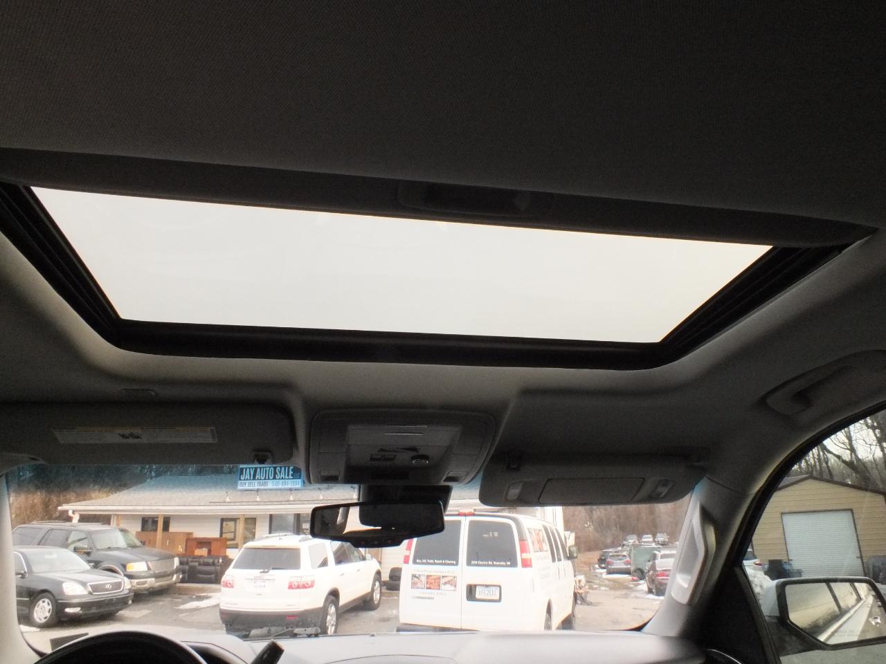 Chevrolet Suburban 4WD 4dr 1500 LT 2019