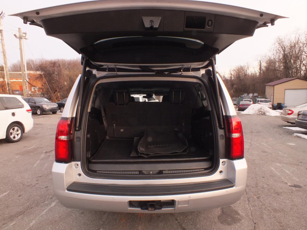 Chevrolet Suburban 4WD 4dr 1500 LT 2019