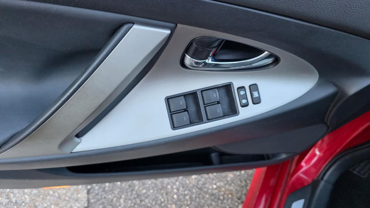 Toyota Camry 4dr Sdn I4 Man LE (Natl) 2011