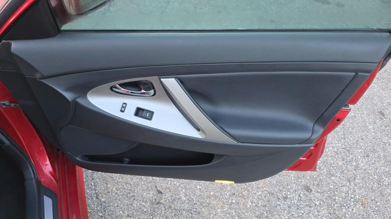 Toyota Camry 4dr Sdn I4 Man LE (Natl) 2011