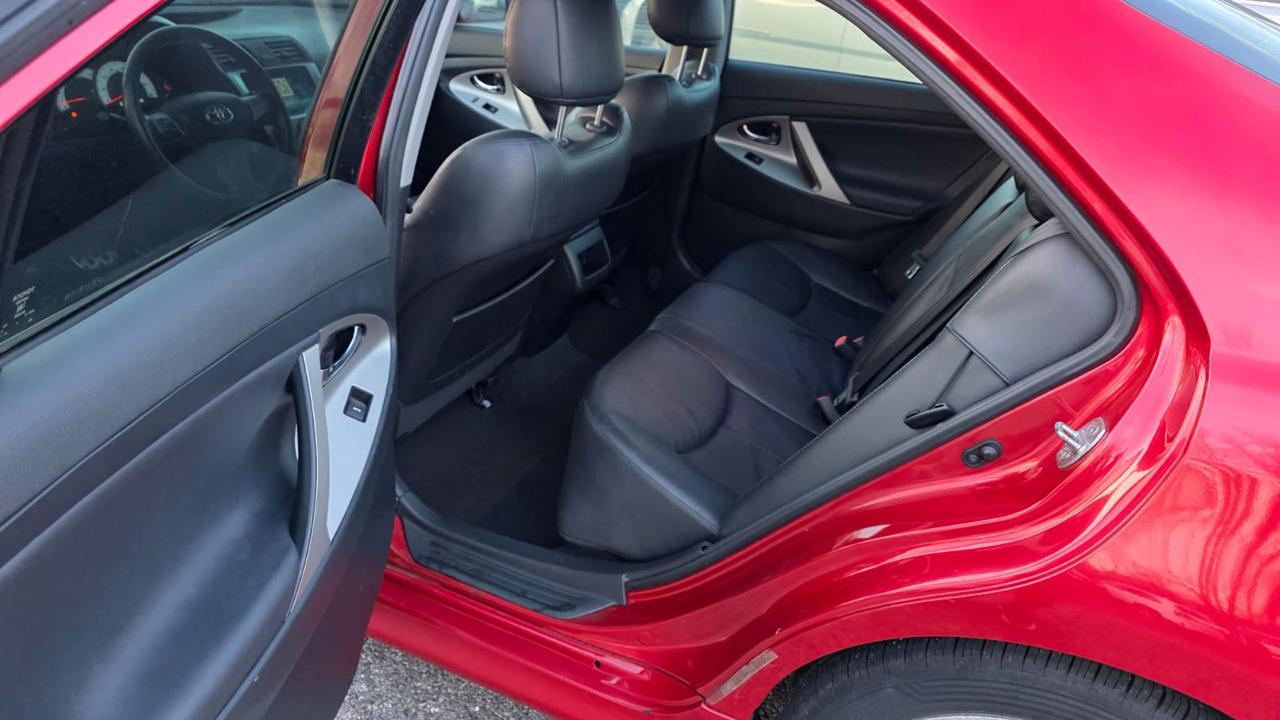 Toyota Camry 4dr Sdn I4 Man LE (Natl) 2011