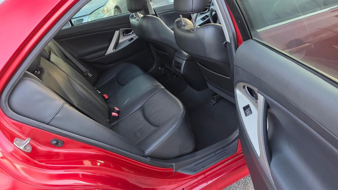 Toyota Camry 4dr Sdn I4 Man LE (Natl) 2011