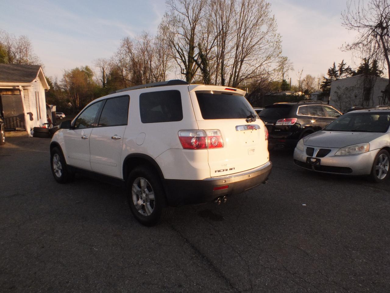 GMC Acadia AWD 4dr SLE 2010