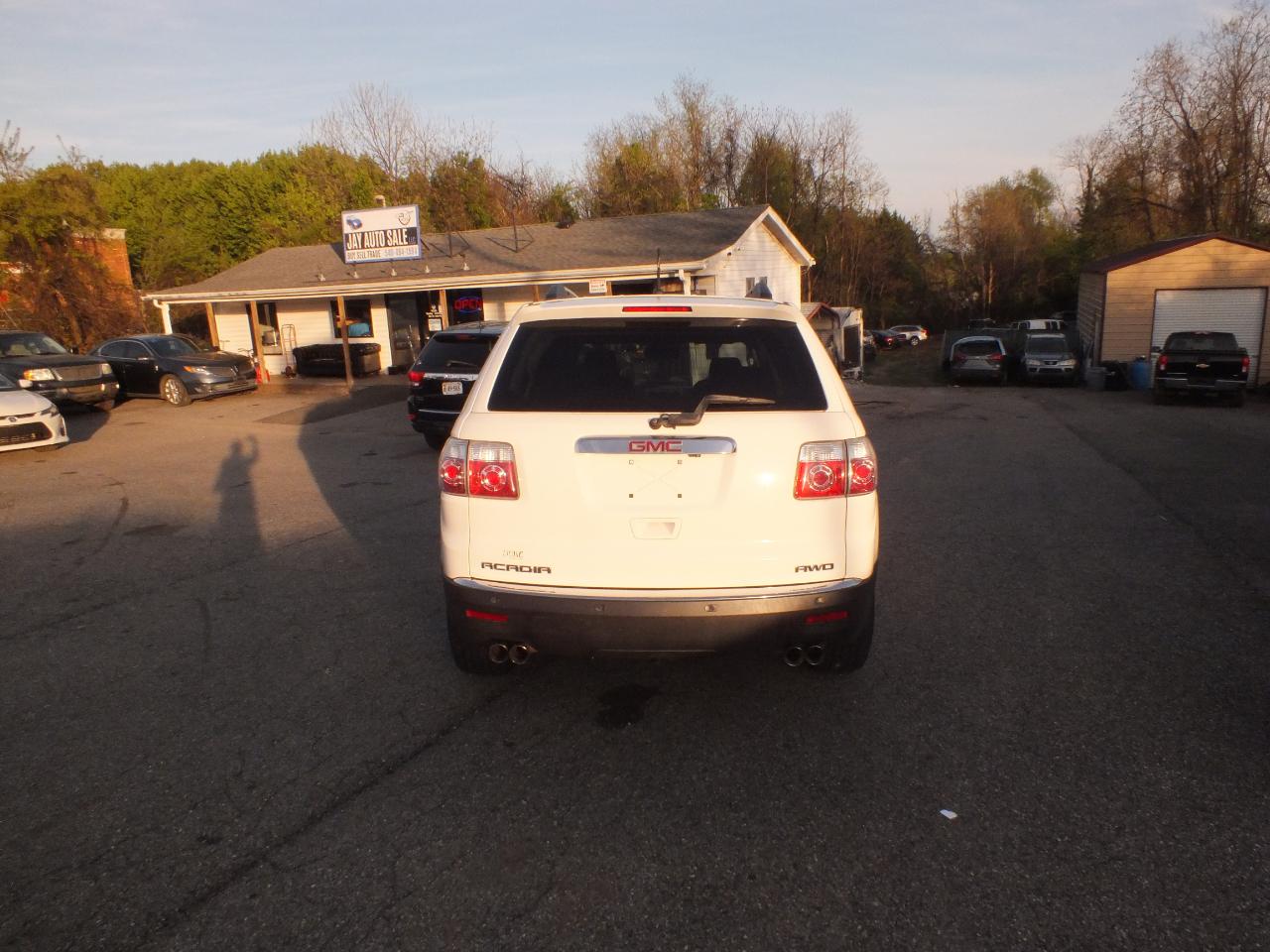 GMC Acadia AWD 4dr SLE 2010