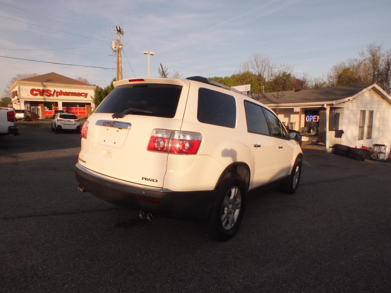 GMC Acadia AWD 4dr SLE 2010