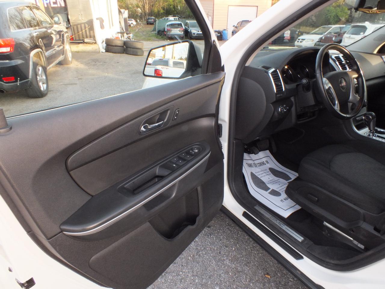 GMC Acadia AWD 4dr SLE 2010