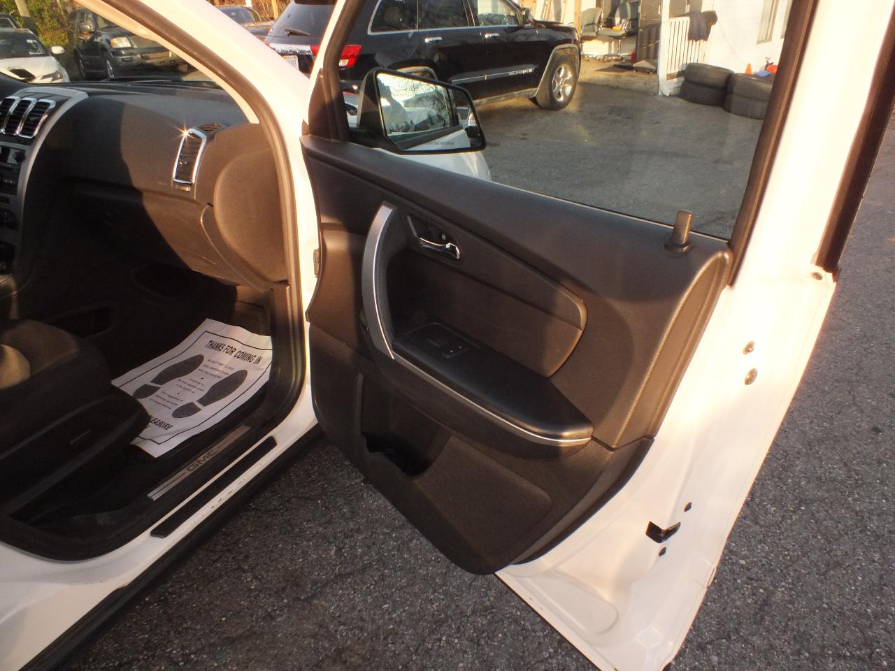 GMC Acadia AWD 4dr SLE 2010