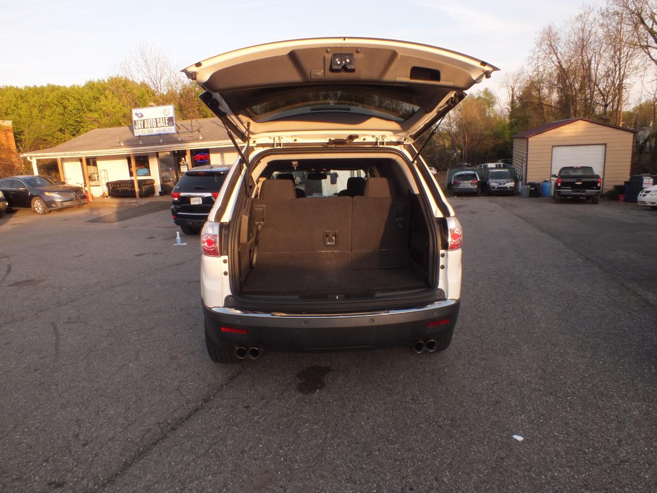 GMC Acadia AWD 4dr SLE 2010