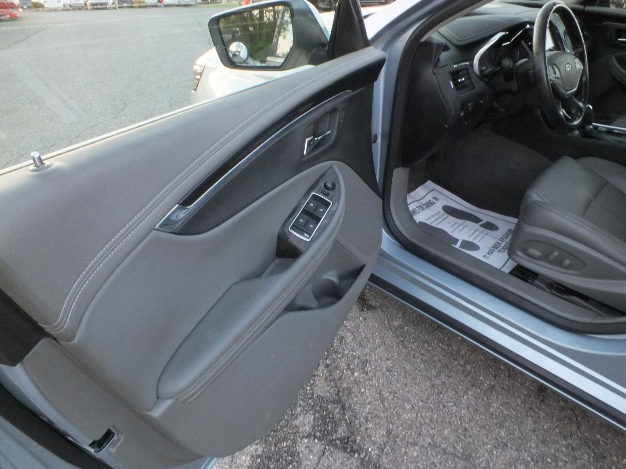 Chevrolet Impala 4dr Sdn LT w/1LT 2014