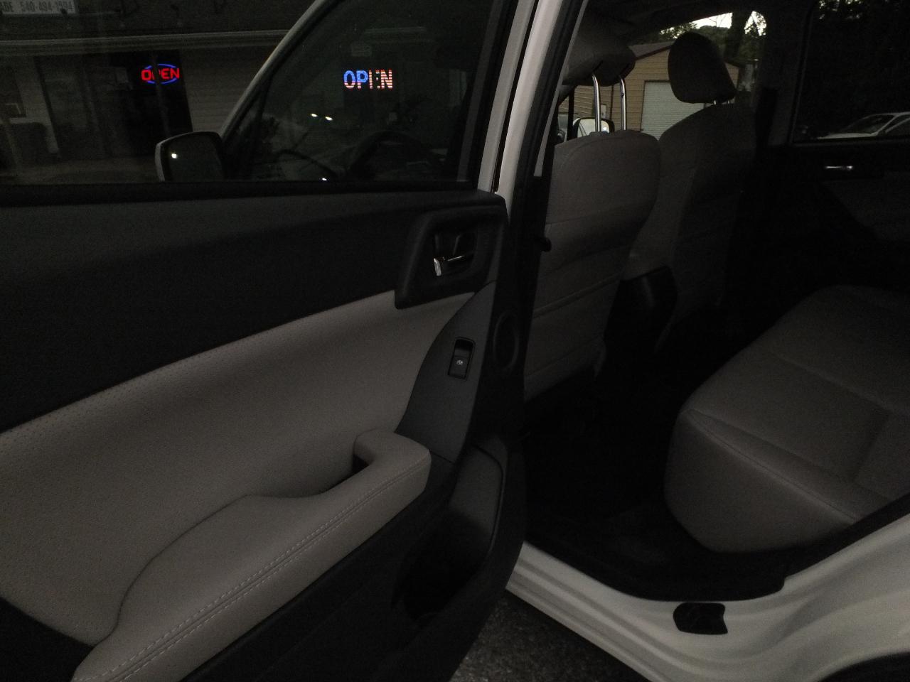 Subaru Forester 4dr CVT 2.5i Limited PZEV 2015