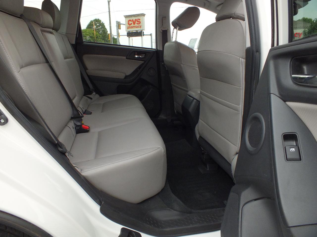 Subaru Forester 4dr CVT 2.5i Limited PZEV 2015