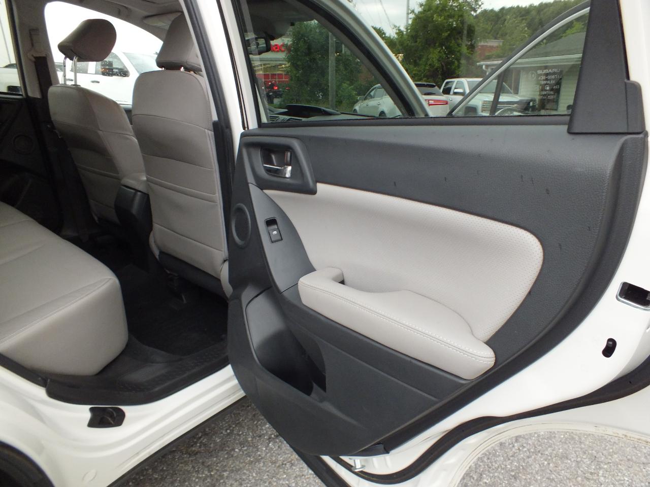 Subaru Forester 4dr CVT 2.5i Limited PZEV 2015