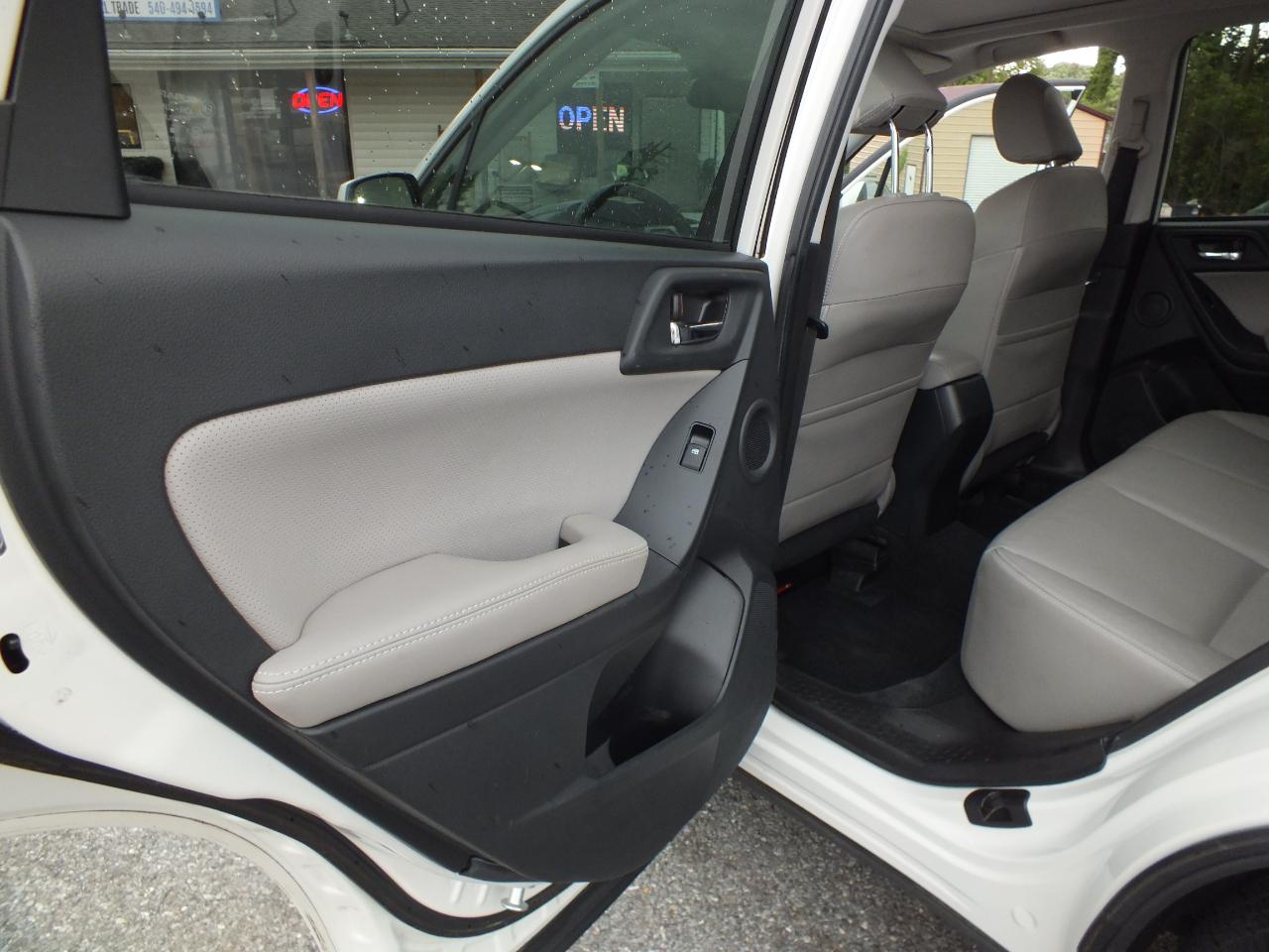 Subaru Forester 4dr CVT 2.5i Limited PZEV 2015