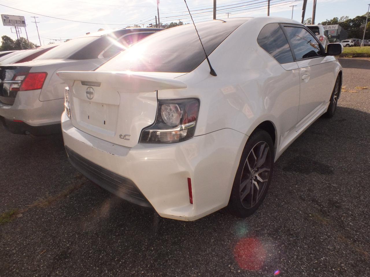 Scion tC 2dr HB Man (Natl) 2015